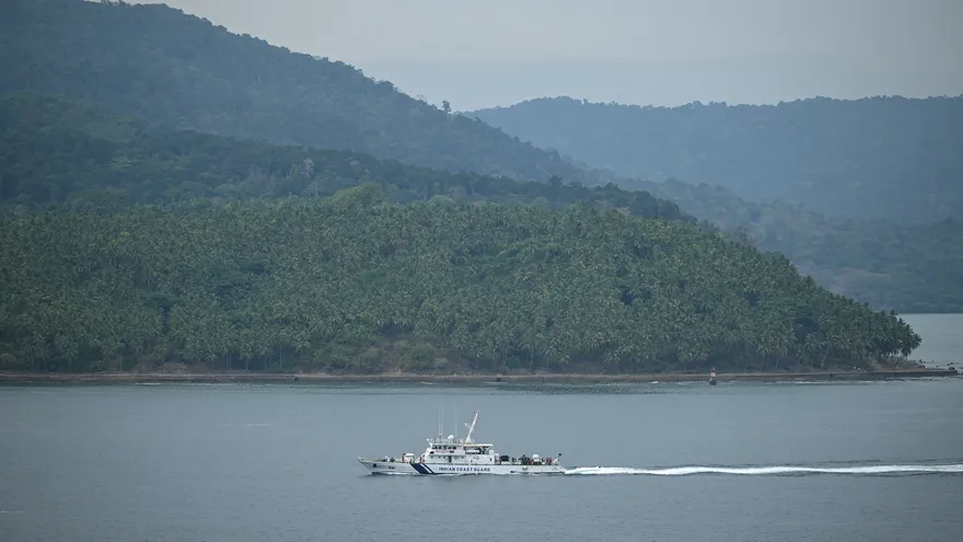 Panamanian ship sinks off India; 22 crew members missing
