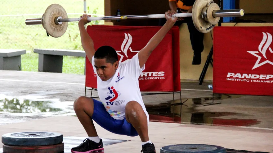 Darío Cuevas ganó una de las medallas en el levantamiento de pesas