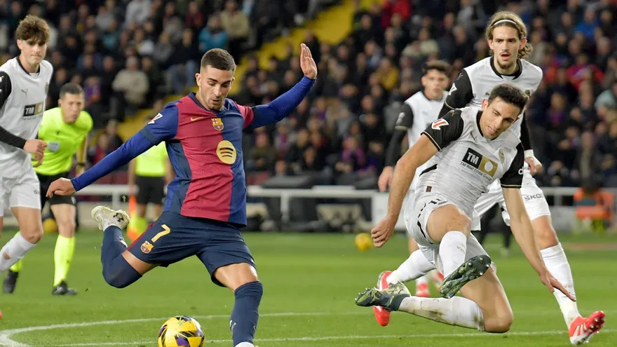 Ferran Torres durante un partido entre Barcelona y Valencia