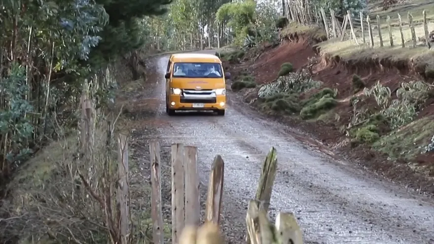 Un aula sobre ruedas para niños mapuches de Chile