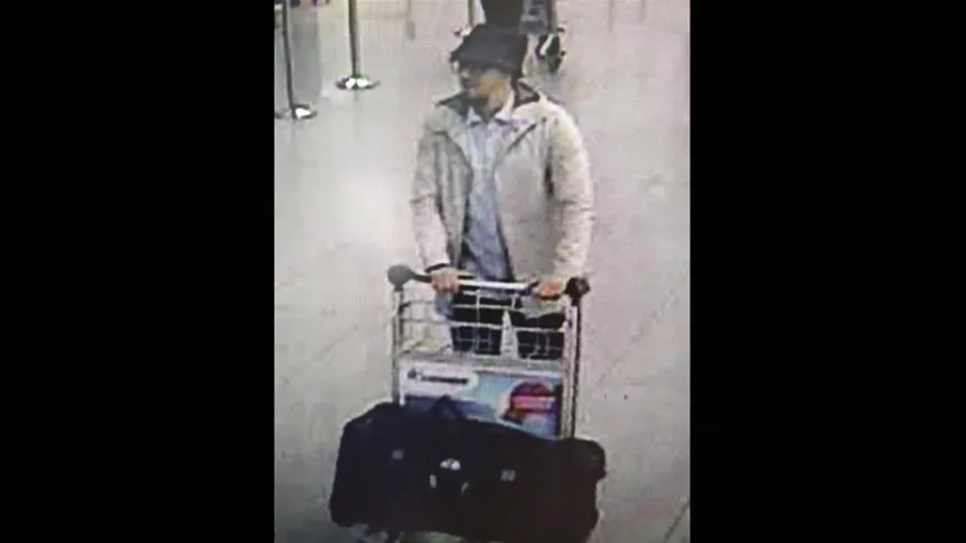 Policía belga difundió imágenes de sospechosos de ataques