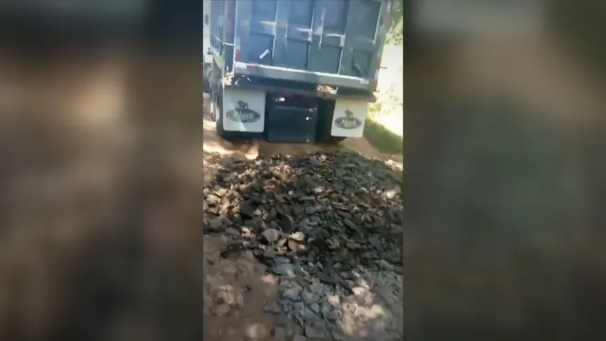 ¡Más de 40 años! Residentes de Altos de Pacora construyen su propia vía ante falta de respuesta