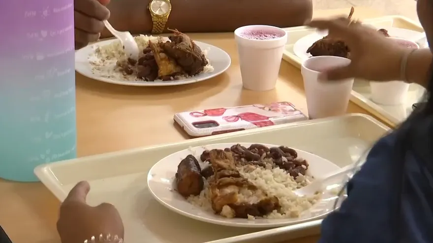 Universitarios piden variar menús en las cafeterías