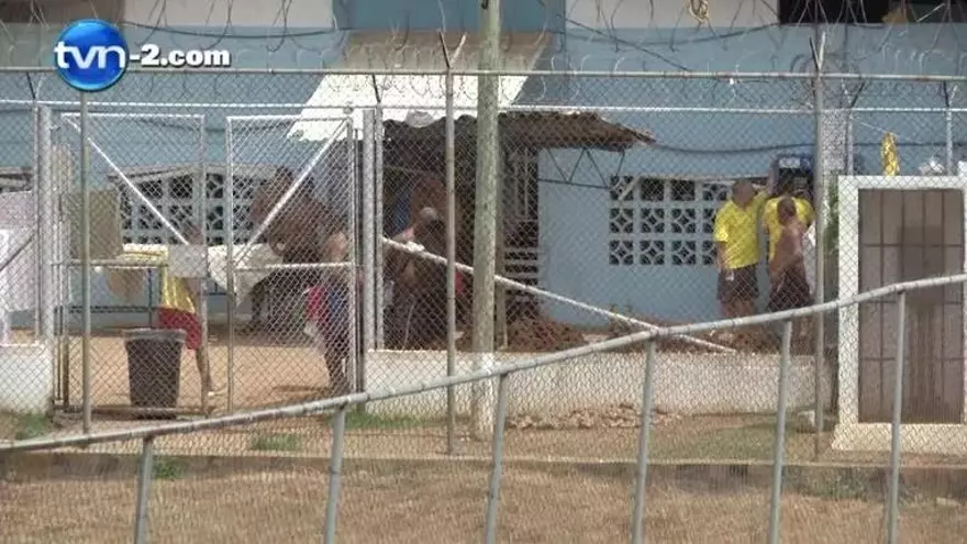 Detenidos abandonados por sus familias reciben donaciones