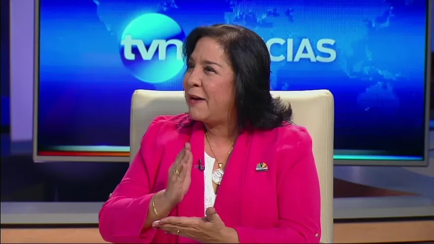 Ministra Paredes aborda temas importantes del sector educativo