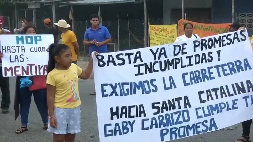 Moradores de Santa Catalina protestan por mal estado de las calles
