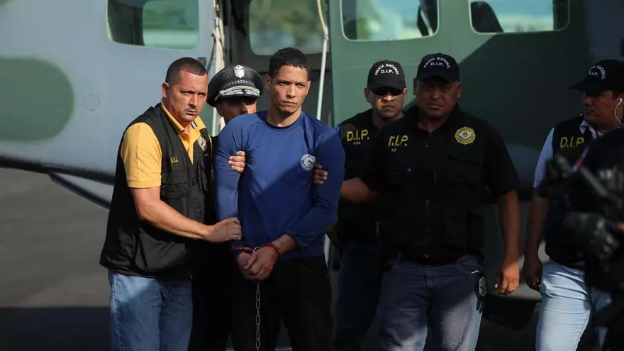Ventura Ceballos llega al aeropuerto de Albrook bajo fuerte medidas de seguridad