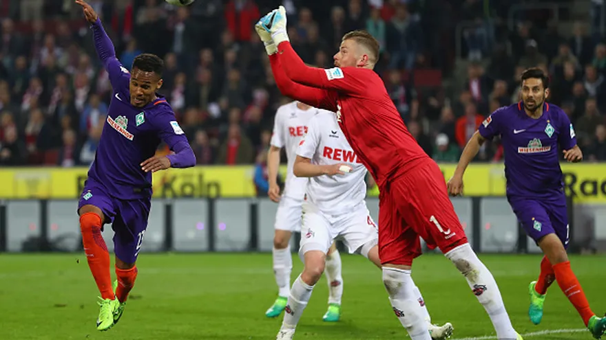 Acción del partido entre el Colonia y el  Werder Bremen