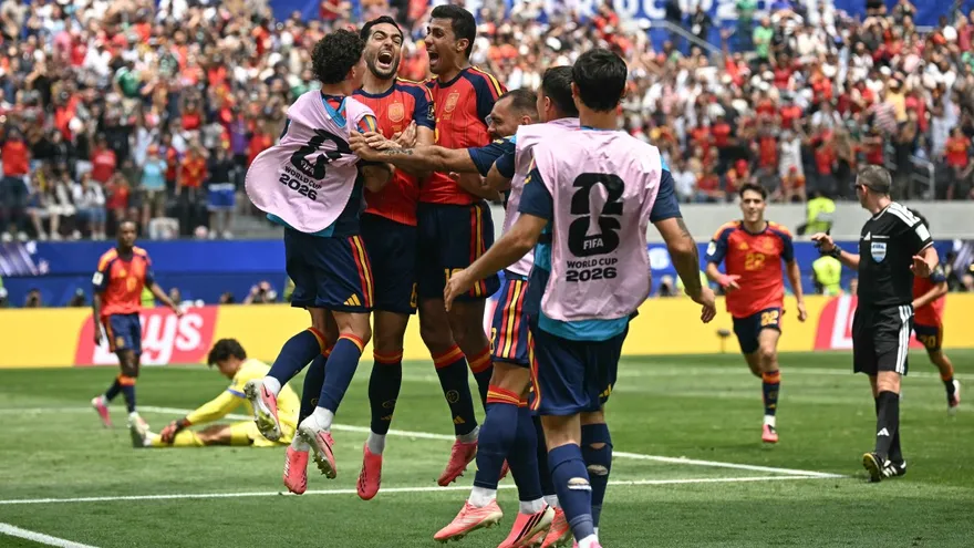 Jugadores de España celebran en el partido de cuartos de final ante Bélgica