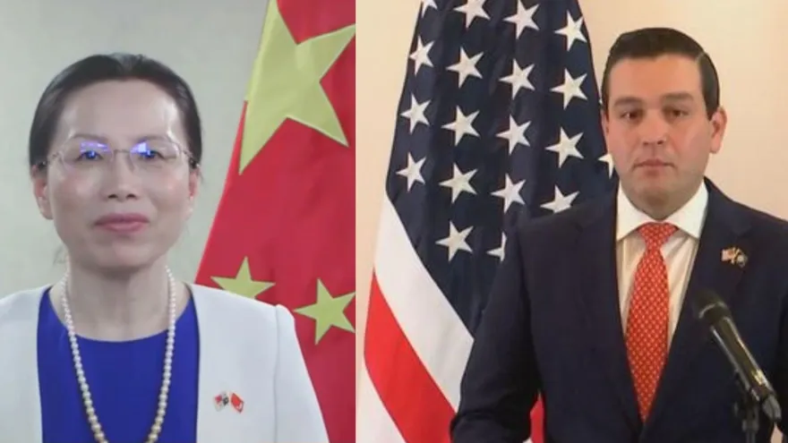 La embajadora de la República Popular China en Panamá, Xu Xueyuan y el embajador de Estados Unidos en Panamá, Kevin Marino.