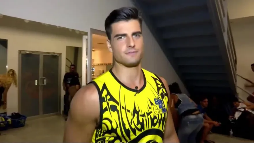 ¡Daniel Petterson cumple su apuesta y hace de utilero de Polo Polo!