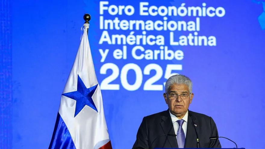 El presidente José Raúl Mulino durante su intervención en el Foro Económico Internacional de América y el Caribe 2025
