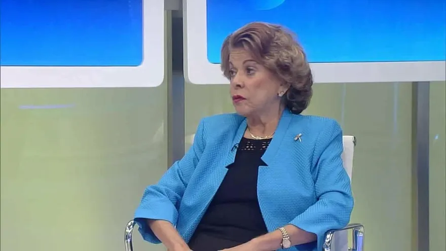 Rosa María Britton, Doctora en medicina y escritora