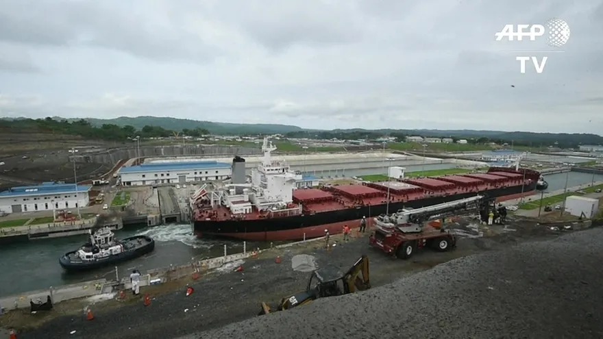 Panamá prueba su canal ampliado con grandes buques