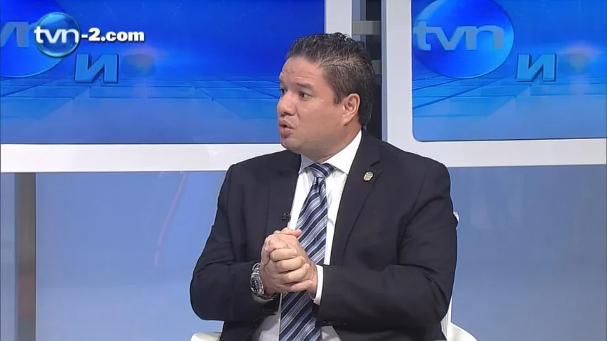 Renuncia director del Inadeh