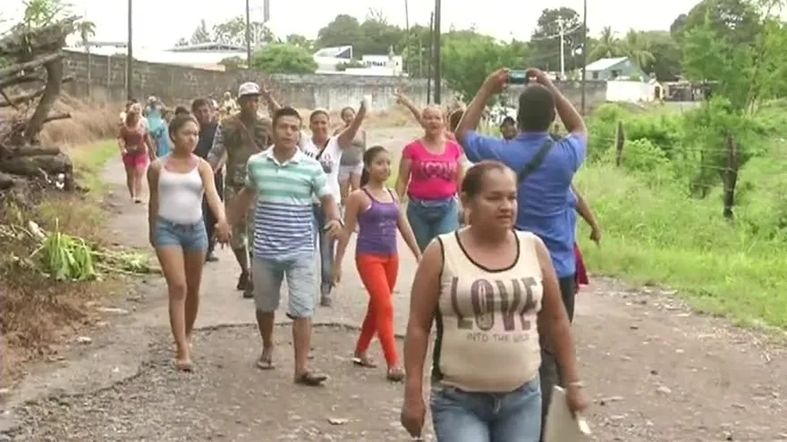 Familias protestan por incumplimiento de promesas