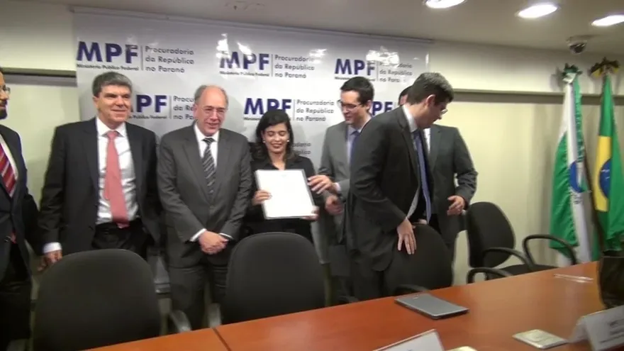 Fiscalía brasileña entrega millones de dólares de la corrupción a Petrobras