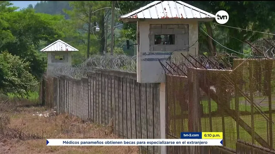 Vacunan a reos por casos de varicela en cárcel de Santiago