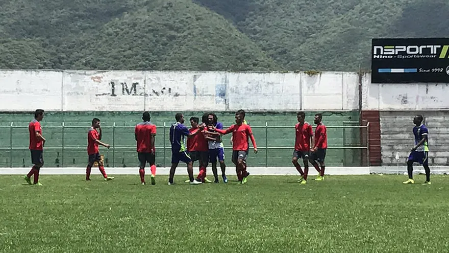 Blas Pérez anotó en partido de preparación con los rojos de Municipal