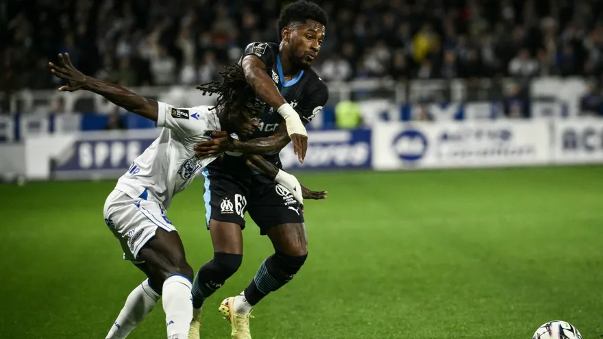 Michael Amir Murillo en partido frente al Auxerre en la Ligue 1