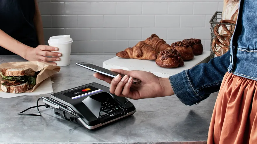 En este escenario surge Puertas, la campaña regional de Mastercard que invita a descubrir el valor que puede existir más allá de una transacción.