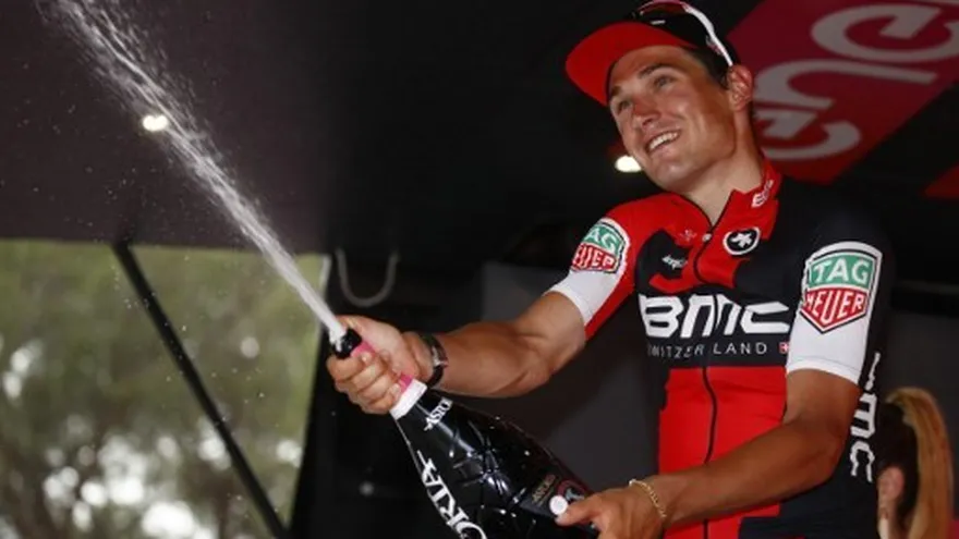 El suizo Dillier gana sexta etapa del Giro tras una larga escapada.