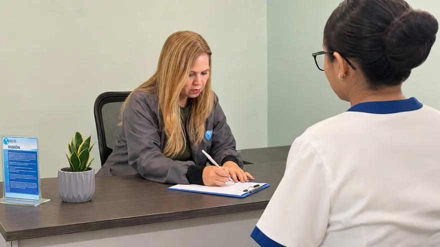 Los estudiantes tienen acceso a consejería psicológica y emocional, tutorías y mentorías personalizadas, orientación para fortalecer hábitos de estudio y apoyo para su desarrollo personal y profesional.