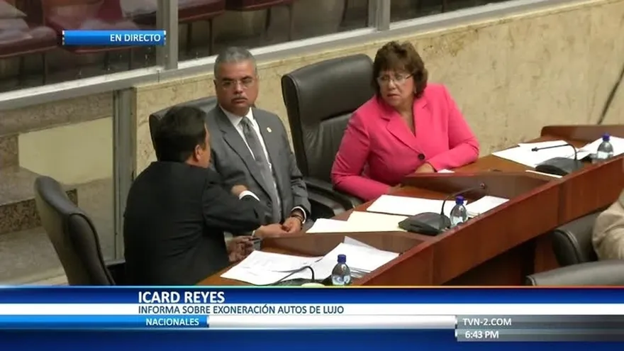 Diputados, molestos por presunto informe de Aduanas sobre exoneraciones en importación de autos de lujo