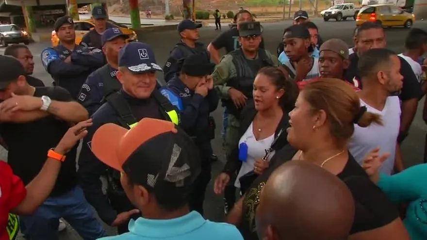 Transportistas de buses piratas, enfrentados con la ATTT