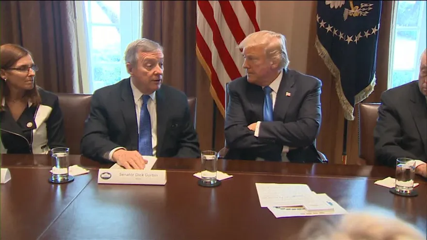 Trump pide acuerdo migratorio pero sigue inflexible sobre muro