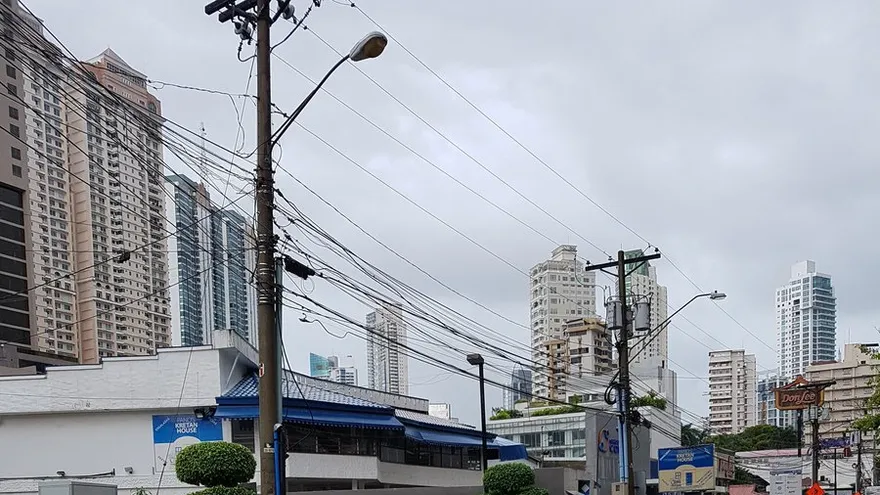 Algunas calles de Bella Vista quedaron inundadas por el aguacero.