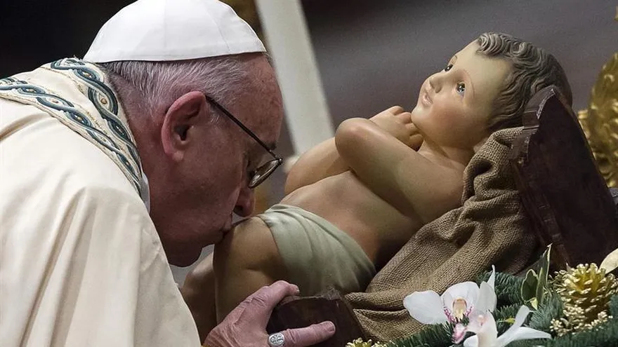 El papa Francisco en la celebración de las primeras vísperas de la Solemnidad de María Santísima Madre de Dios, una ceremonia solemne que tuvo lugar en la basílica vaticana de San Pedro y en la que se entonó el "Te Deum" de acción de gracias por el año que termina.