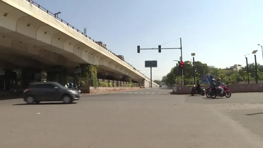 India, sumida en el silencio.