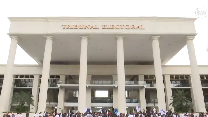 Reacciones por anulación de firmas de precandidatos a libre postulación