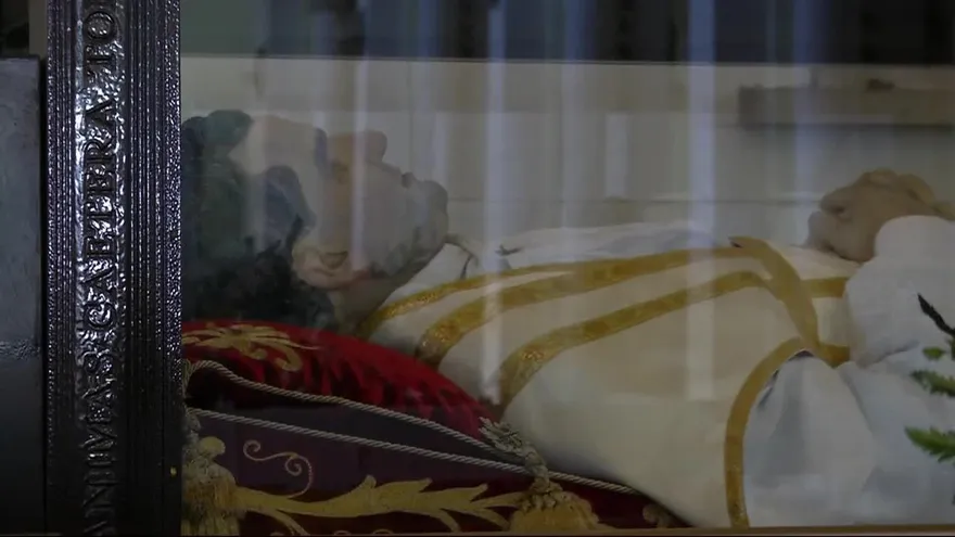 Peregrinos agradecen favores a Don Bosco