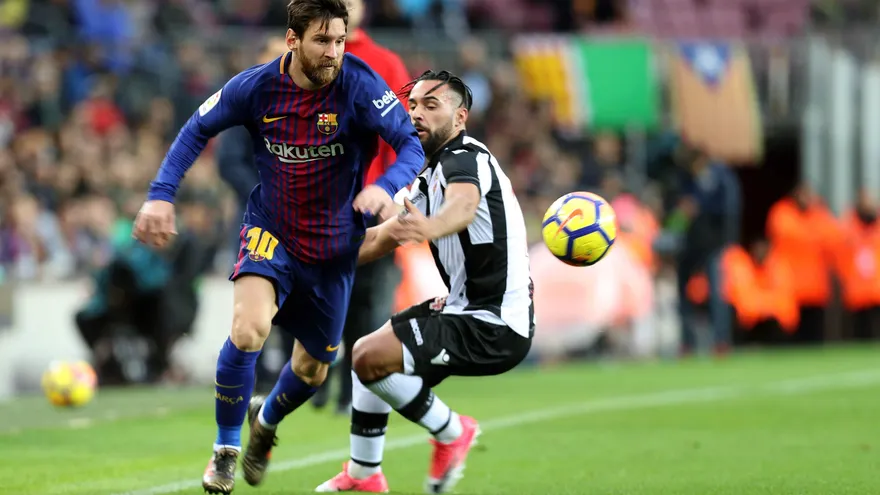 Barcelona mantiene su ventaja como líder al ganar al Levante