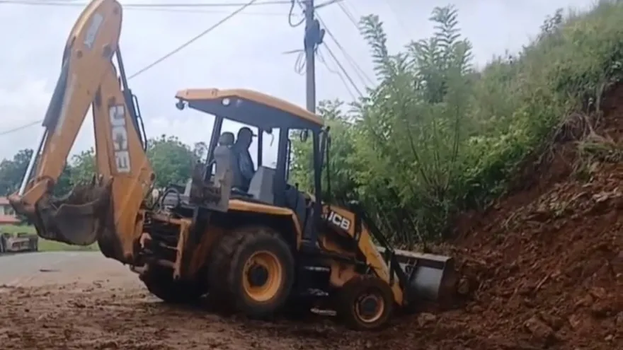 Ministry of Public Works Restores Traffic After Landslide on Santiago-La Colorada Road