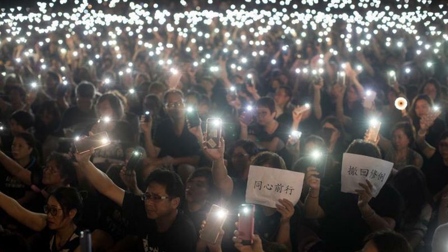 De apenas 22 años, Joshua Wong fue una de las figuras clave de la llamada "Revolución de los Paraguas" de Hong Kong en 2014, cuando tenía 17, y salió de la cárcel hace tres semanas en plena efervescencia de las protestas contra el proyecto de ley de extradición a China.