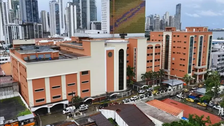 Trabajadores administrativos del Hospital Santo Tomás inician paro escalonado y advierten sobre posible huelga