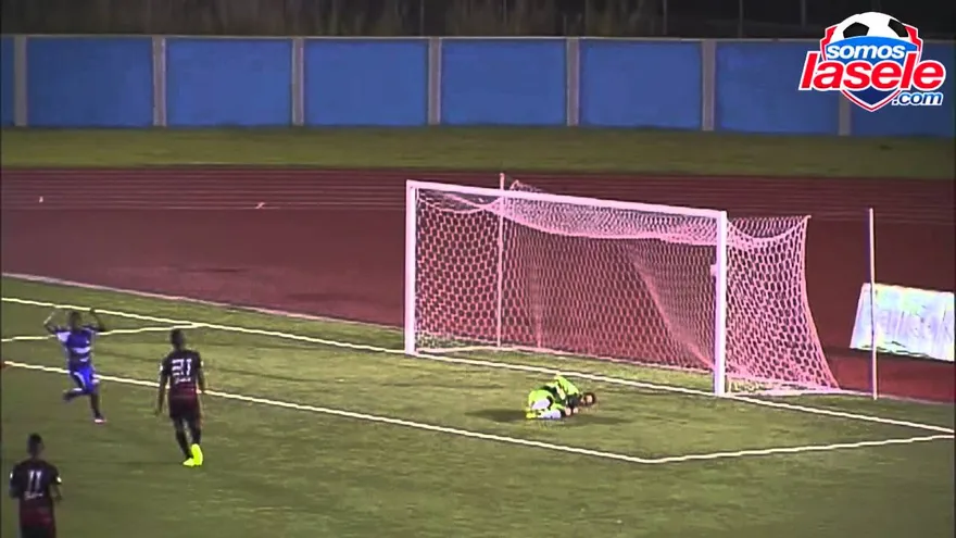 Abdiel Arroyo pone el 2do gol del Árabe Unido