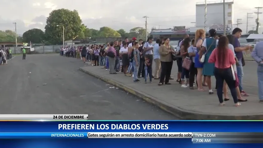 Usuarios del Metrobús se quejan por falta de frecuencia