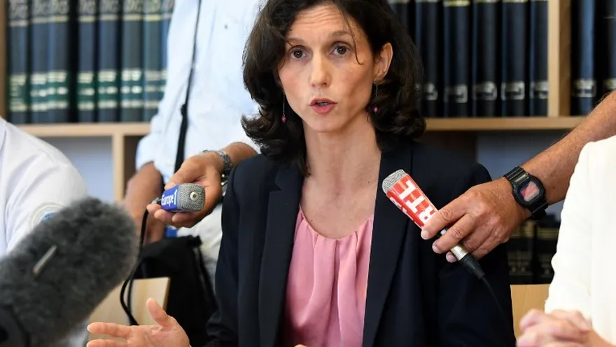 En la imagen, la fiscal general de Lorient (Francia), Laureline Peyrefitte, sobre el caso de la mujer que ahogó a sus bebés.