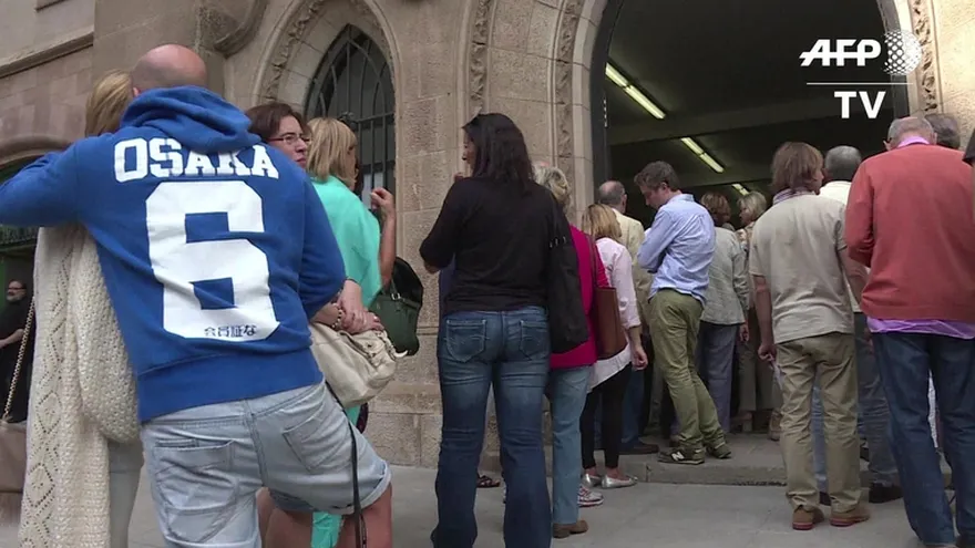 Cataluña vota en unas elecciones históricas
