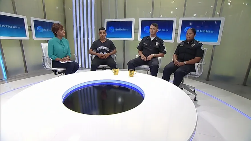 Policías y joven que rescataron al menor en Pacora.