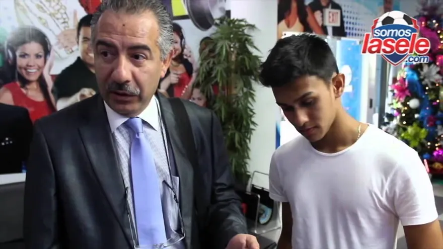 Campamento para jóvenes que juegan fútbol