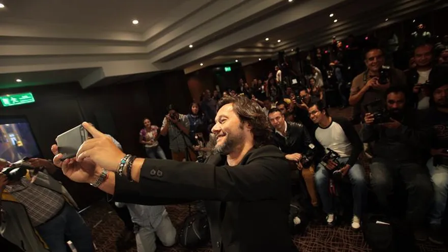 El cantautor argentino Diego Torres posa hoy,  durante una rueda de prensa donde presentó su nuevo disco "Buena Vida" en la Ciudad de México.