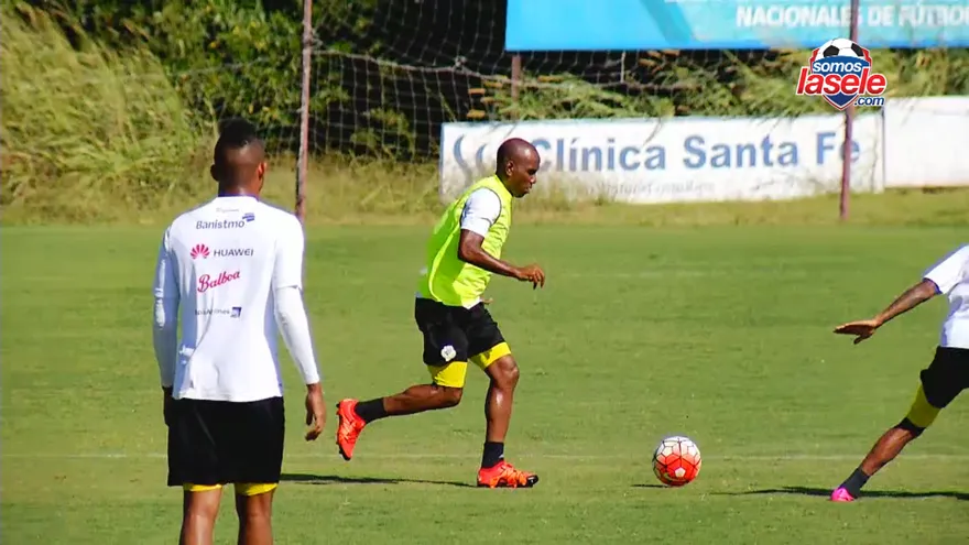 Jaime Penedo fue quien habló con los medios en Costa Rica