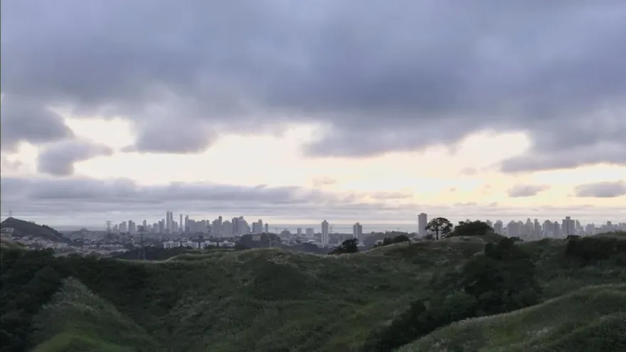 Cielos nublados y lluvias en el pronósticos del tiempo.