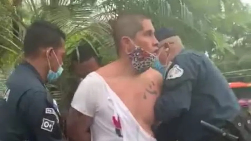 Sujeto fue retenido en Vía Porras por pasear a mascota incumpliendo la cuarentena. Foto/Redes Sociales