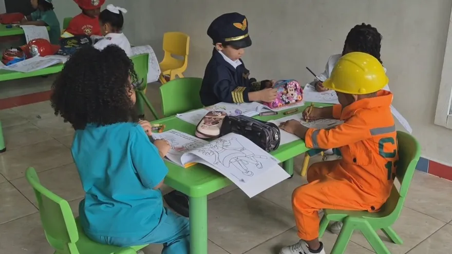 Niños en Colón celebran el Día del Trabajador soñando con su futuro